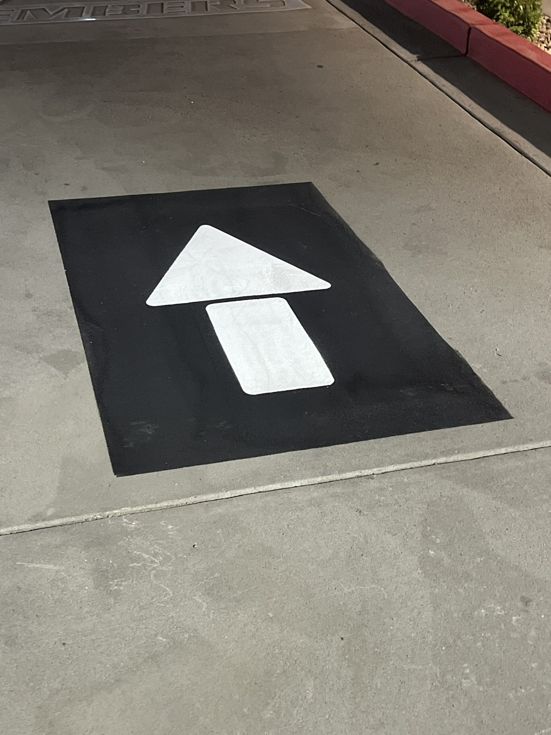 Two-tone directional arrow